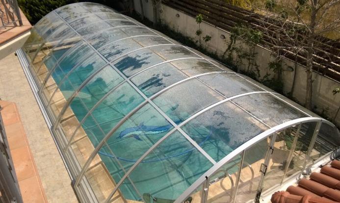 A swimming pool with an enclosure