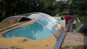 7 Retractable Patio Enclosures Ideas that will Protect Your Pool from Snow and Rain