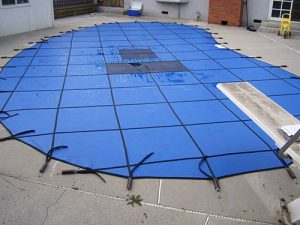 Fully fixed swimming pool cover