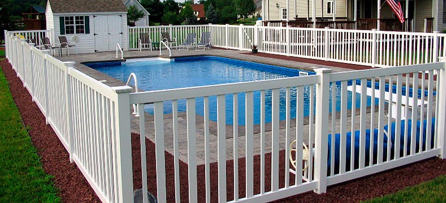 Simple and stylish pool fence