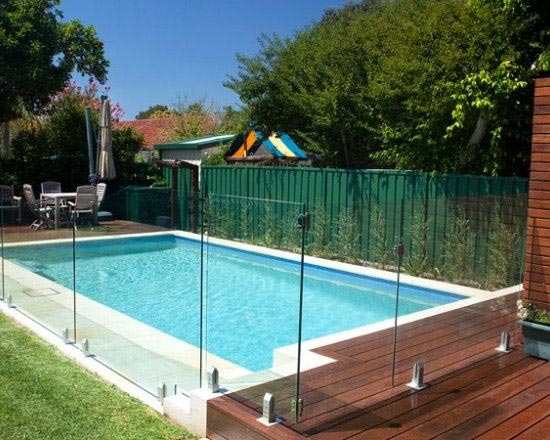 Acrylic residential swimming pool fence
