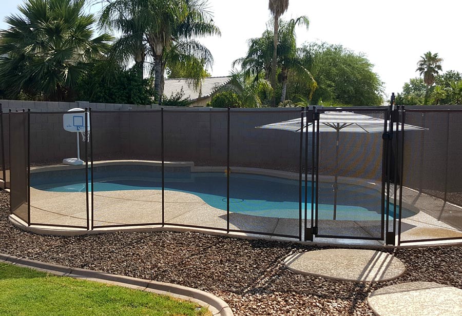 Mesh pool fence