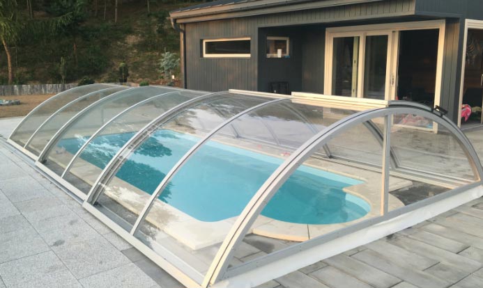 Swimming pool enclosure