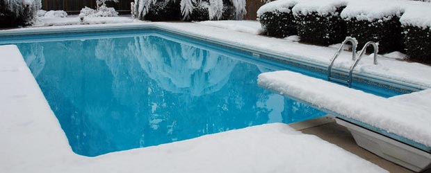 Water in the swimming pool remains free from ice